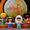 探索微信小游戏世界守卫军：如何通过策略性布局保护地球之旅？