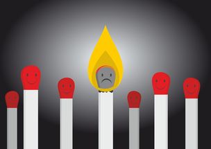 (同学之间打架对方先动手)同学打架先动手反而被打伤，责任归属谁？