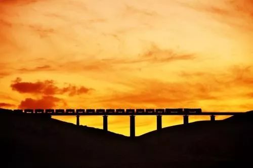 在晴空之下：追寻梦想与希望的心灵旅程